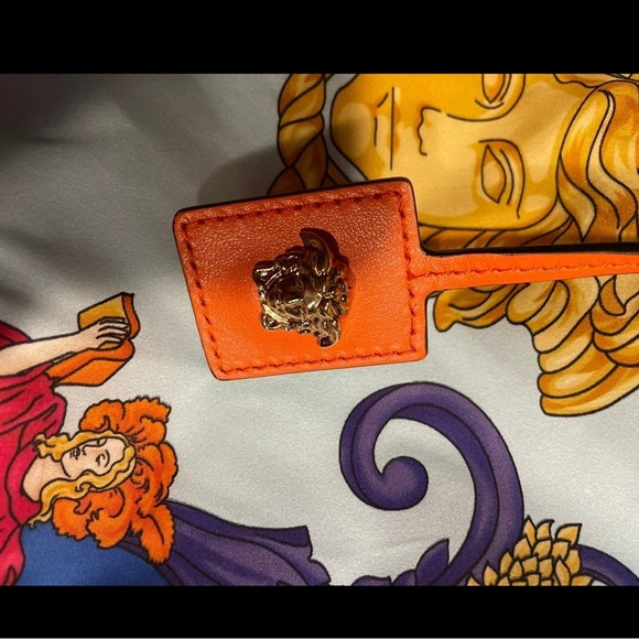 Versace half mood Medusa purse - Picture 4 of 5